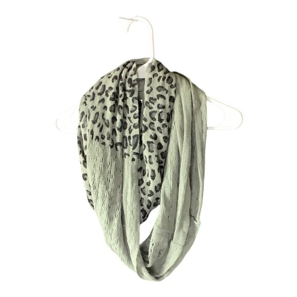 Women's Infinity Scarf Shawl Grey & Black Cheetah Leopard Print Lightweight Wrap - Picture 1 of 7